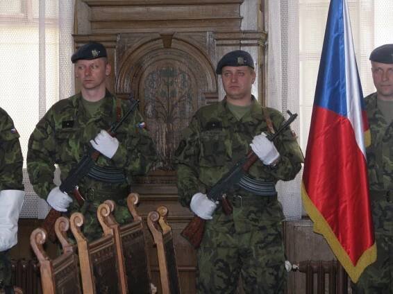 V kovu odlitá skutečnost navždy připomene historii PTP