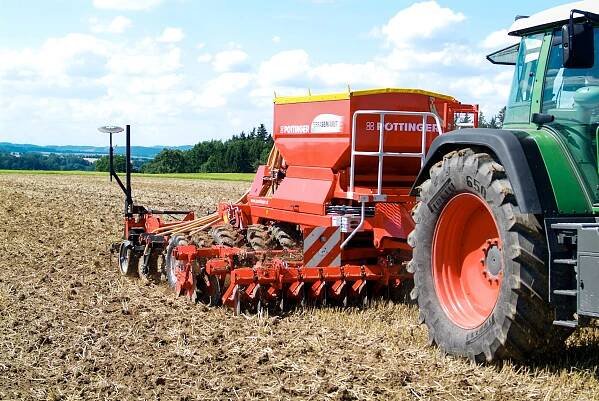 Pöttinger slaví 50 let hospodaření na orné půdě: Půlstoletí zkušeností v oblasti zpracování půdy a secí techniky | Agroportal24h.cz
