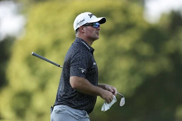 PGA tour playoffs: Ryan Fox falls further off pace as lightning suspends play