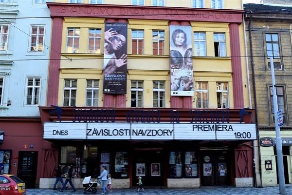 Závislosti navzdory | Švandovo divadlo