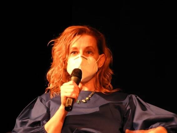 Novinářka Daniela Drtinová pokřtila knihu v čáslavském Dusíkově divadle
