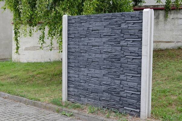 Betonová plotová deska: jednostranný reliéf ŠTÍPANÝ KÁMEN