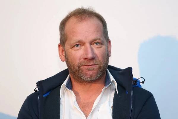 Dalším, o koho v soutěži hodně stojí, je David Koller (55) ze skupiny Lucie. „Už jsme o tom spolu několikrát hovořili. Vždy se těším, ale nikdy to nedopadne. Ale věřím, že ho do StarDance dostanu,“ prozradil manažer projektu Jan Potměšil.