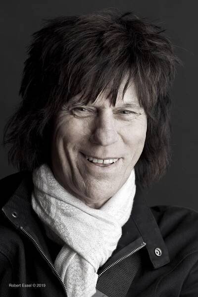 Jeff_Beck_portrait_musician.jpg