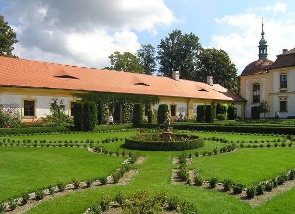 Zámek Jemniště - Postupice, Střední Čechy | Regiontourist.cz