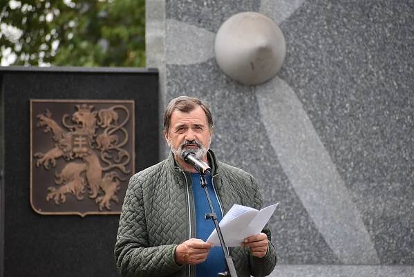Projev u žateckého památníku má dohru. Armáda končí spolupráci se svazem letců