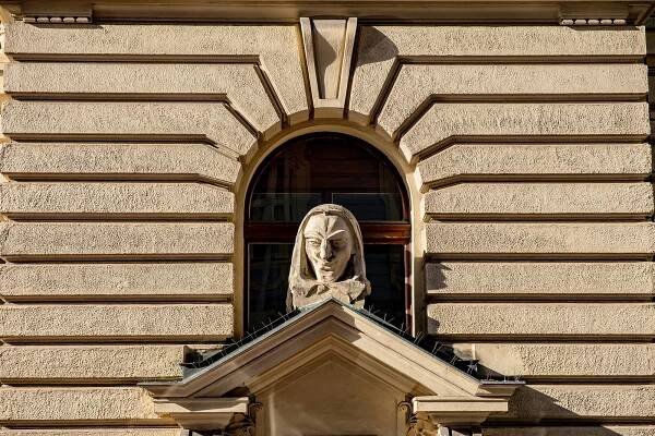 Divadlo na Vinohradech čeká rekonstrukce. Praha vypíše soutěž na jeho opravu
