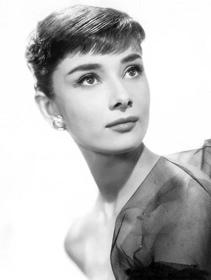 Category:Women with short hair - Wikimedia Commons