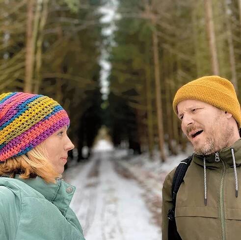 „Pojď si udělat profilovku.“ „Nééé.“ Tak popsala fotku s manželem Matějem Dadákem na Instagramu. Mají spolu tři děti, to poslední, dcera Mariannka, se narodilo vloni v létě.