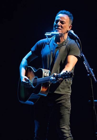 Big Grosses for Bruce Springsteen as Broadway Run Begins