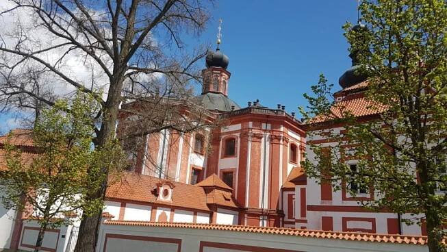 Mariánská Týnice – barokní areál vévodící okolí Královic