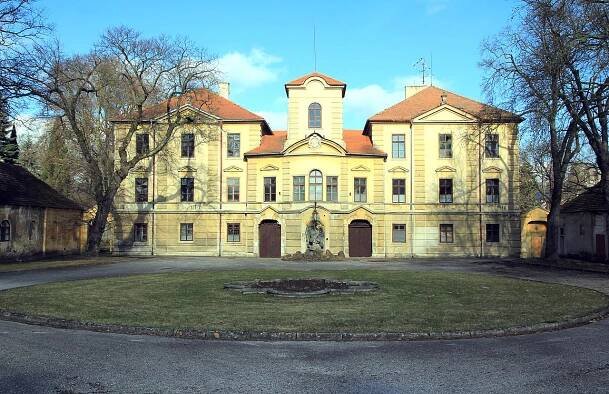 Soubor:Bělohrad zámek 2014 1.jpg – Wikipedie