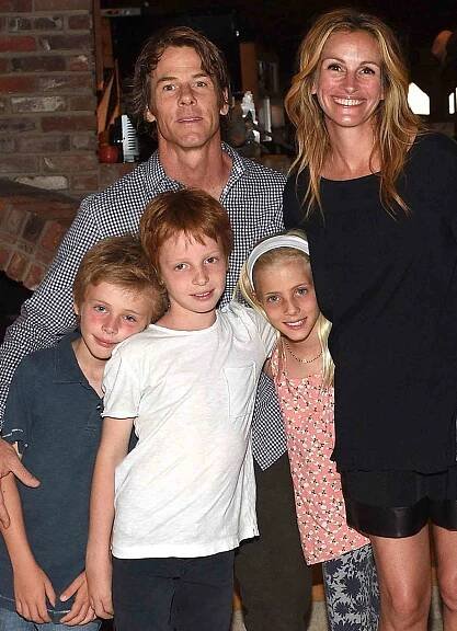 Daniel Moder, Julia Roberts, Phinnaeus Moder, Henry Daniel Moder and Hazel Moder
