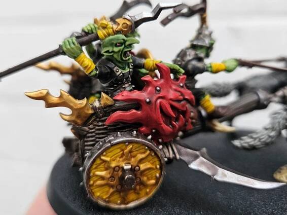 I hate making Warhammer cavalry, but I'm all in on the new Gloomspite Gitz Gitmob models
