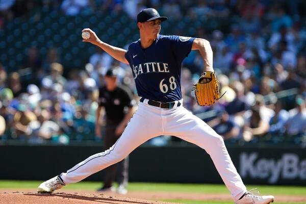 Mariners starting pitcher George Kirby (68) delivers