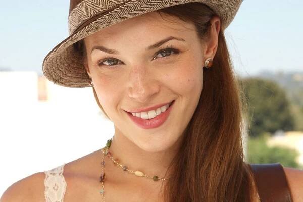 22 Astounding Facts About Amanda Righetti