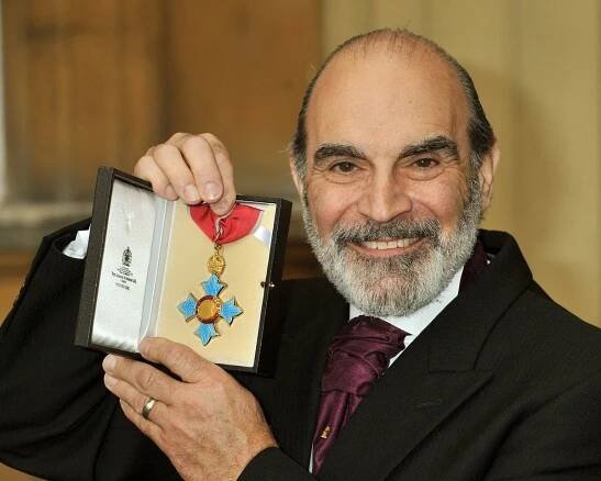 Hercule Poirot šlechticem: Z Davida Sucheta je sir!