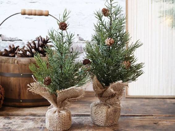 Zelený vánoční borovicový stromek v jutě Fleur Pine Tree - 25 cm Chic Antique