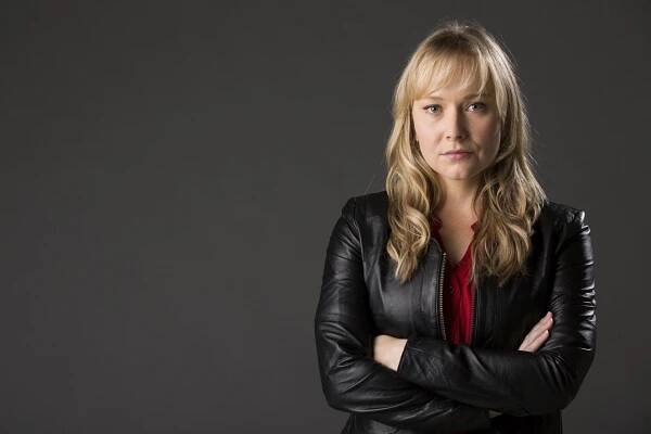 Vraždy v Brokenwoodu - Promo - Fern Sutherland