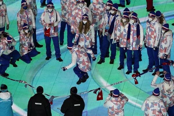 Zimní olympijské hry v Pekingu skončily. Českou vlajku nesla Sáblíková