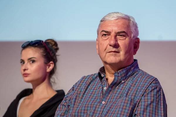 Česká televize chystá do vysílání politickou satiru Kosmo