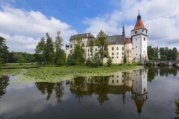Zámek Strážovice - ubytování, svatby, školy