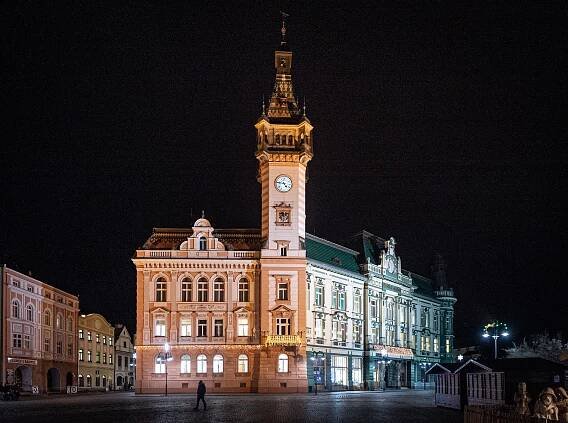 Čtenáři rozhodli: Nejkrásnějším vánočním stromem v kraji se letos pyšní Bruntál