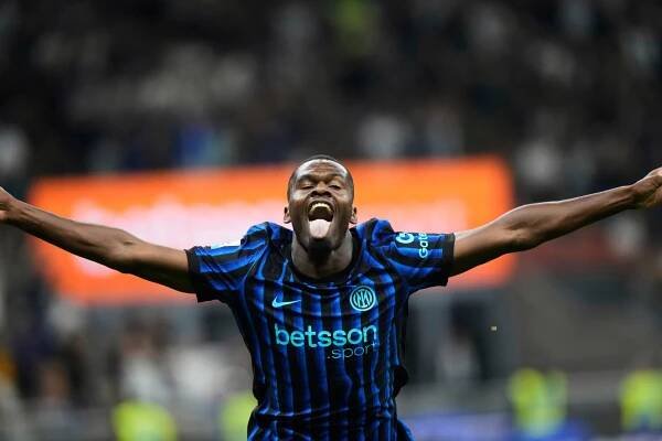 Inter Milan drtí Torino 5-0, aby položil značku Serie A v sezóně