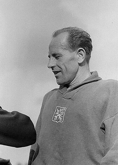 Emil Zátopek byl československý atlet, čtyřnásobný olympijský vítěz ve vytrvalostním běhu a manžel Dany Zátopkové. 
