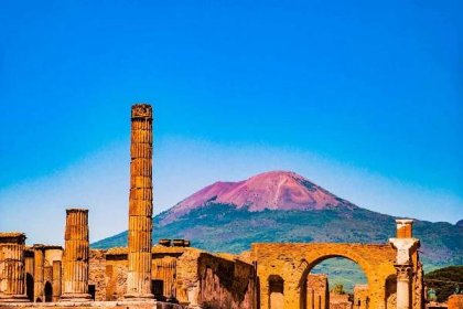 Po erupci Vesuvu se Pompeje proměnily ve žhavé peklo. Místo zkázy láká turisty