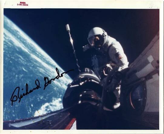 Gemini 11, Richard Gordon, sortie extravéhiculaire (EVA) (S-66-54454)
