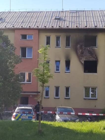 Matka zamkla v bytě tři děti, bráškové (†3 a †4) uhořeli: Pět let v base