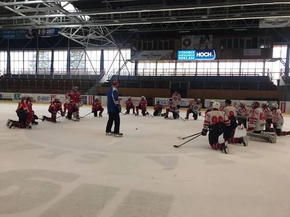 SK Horácká Slavia Třebíč » OBRAZEM: Junioři zakončili rok 2018 tréninkovým drillem i přátelským zápasem