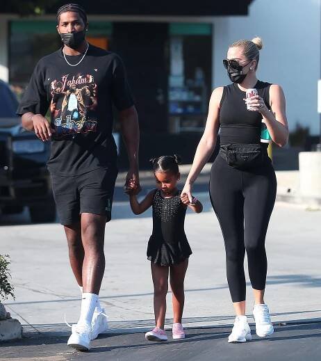 Khloé Kardashian and Tristan Thompson walking with daughter True.