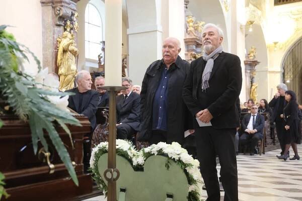 FOTO: Nechyběl ani Jan Rosák. – stránka 84