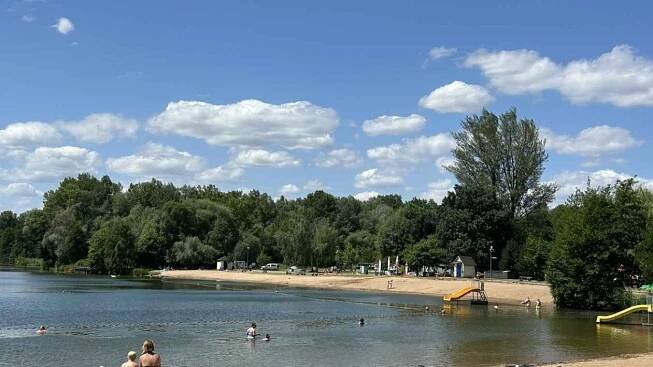 Na Nymbursku to u vody žije. Koupaliště hlásí čistou vodu, sezóna začala naplno