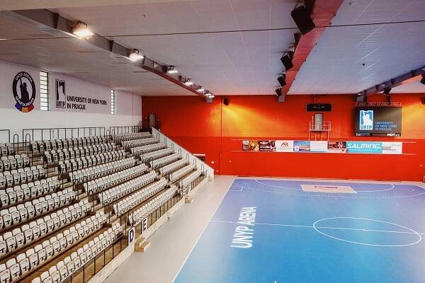 Soubor:UNYP Arena Inside.jpg