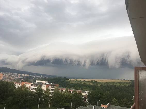 Ve Zlíně sehrály mraky nebeské divadlo. Šlo o nádherný úkaz, říká meteoroložka
