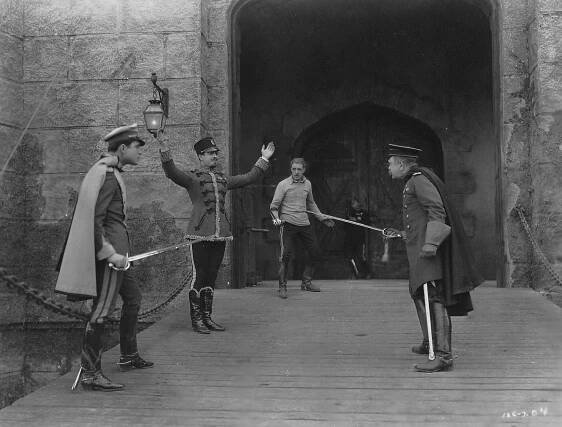 Zajatec na Zendě - Z filmu - Ramon Novarro, Lewis Stone