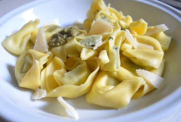 Domácí tortellini se špenátem a ricottou