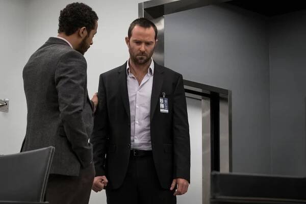 Mrtvý bod - Procitnutí - Z filmu - Sullivan Stapleton