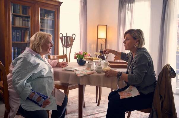 Klara Sonntag - Erste Liebe - Z filmu - Martina Eitner-Acheampong, Mariele Millowitsch