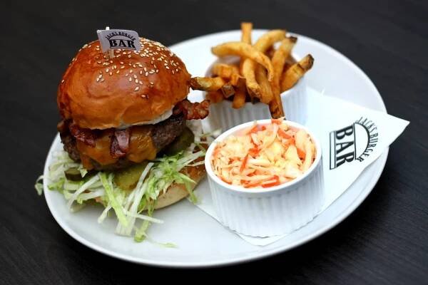Cheeseburger menu v jedné ze 2 ostravských poboček vyhlášené burgrárny