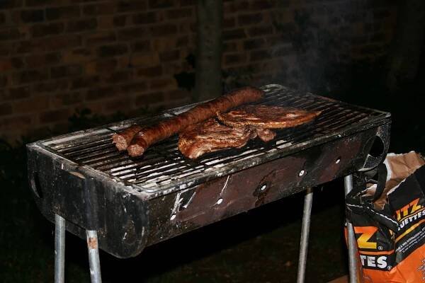 Soubor:Braai.JPG – Wikipedie