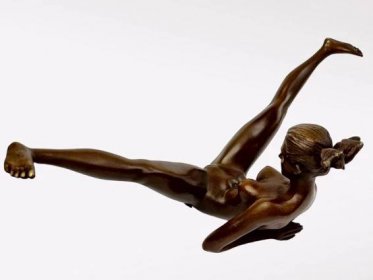 Erotická bronzová socha soška, Ležící nahá dívka s roztaženýma nohama - undefined