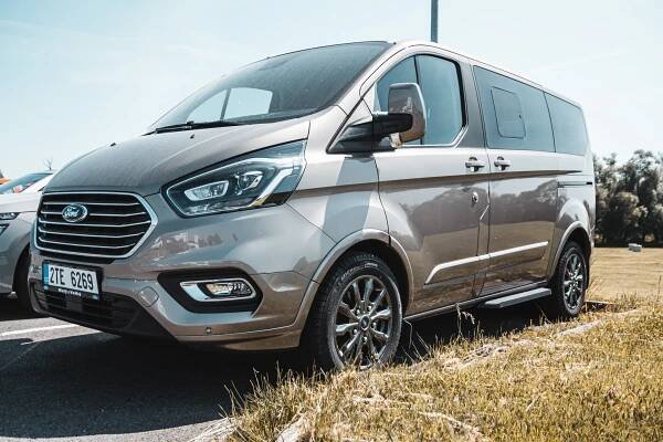 Pronájem vícemístného vozu Ford Tourneo Custom za 2 978 Kč Opava, Předměstí ADIV Lease - autopůjčovna • Firmy.cz