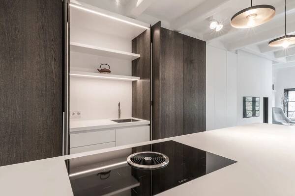 The hidden kitchen concept demonstrates how "less is more."