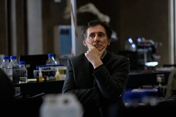 Válka světů - Epizoda 6 - Z filmu - Gabriel Byrne