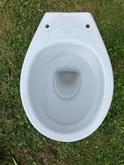 Daruji za odvoz wc mísa
