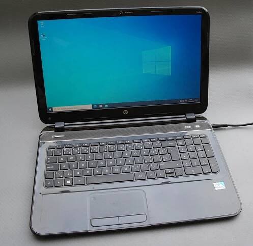 HP Pavilion 15-b025sc Sleekbook - Počítače a hry